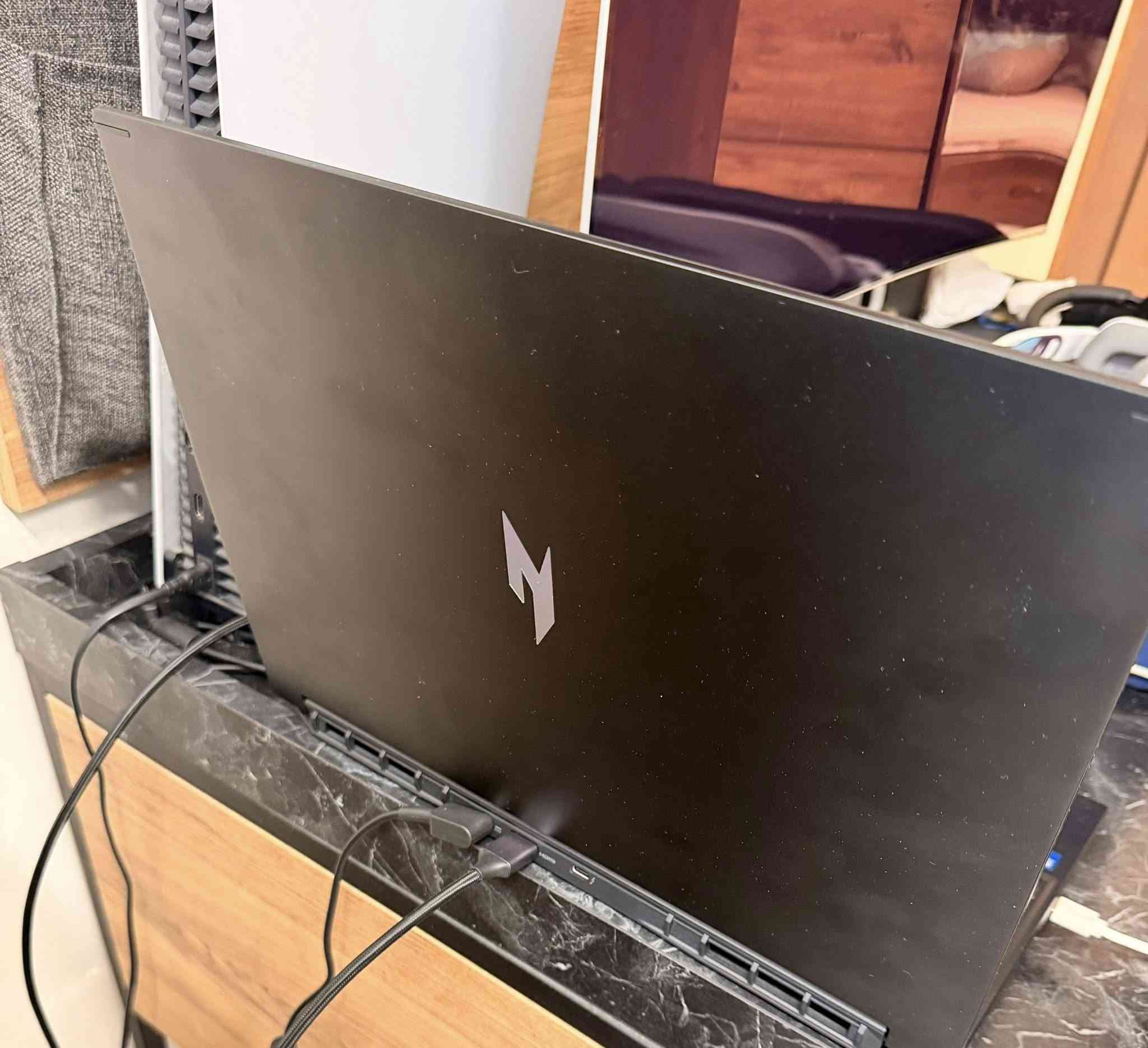 السلام عليكم
لابتوب للبيع Acer Nitro V ANV16S-71-97BE بعدها جديدة مستخدمة اقل الشهرين وبالضمان مال شركة مالتها

CPU - Intel® Core™ 9-270H 2.70 GHz Tetradeca-core 14C 20T
RAM - 16GB DDR5 SDRAM
STORAGE - 1TB PCI Express NVMe 5.0
GPU - NVIDIA® GeForce RTX™ 5070 8GB GDDR7 Up to 1645 MHz Up to 85 W
Display - 16" WQXGA IPS 180Hz Anti-glare G-SYNC
Webcam - FHD with Privacy Shutter
I/O Ports -
2x USB-C Thunderbolt 4
3x USB-A,
1x HDMI 2.1
1x RJ45
Color - Black
Keyboard - English - RGB 4 Zones Backlight Arabic Laser Add Option
OS - Without OS
Weight - Starting 2.5 kg
Accessory - None

سبب البيع اريد احول للpc
السعر ١,٩٠٠,٠٠٠ وبي مجال


**إذا كنت صاحب هذا الإعلان وتريد حذفه لأي سبب، رجاءا أرسل رسالة إلى الدعم الفني**