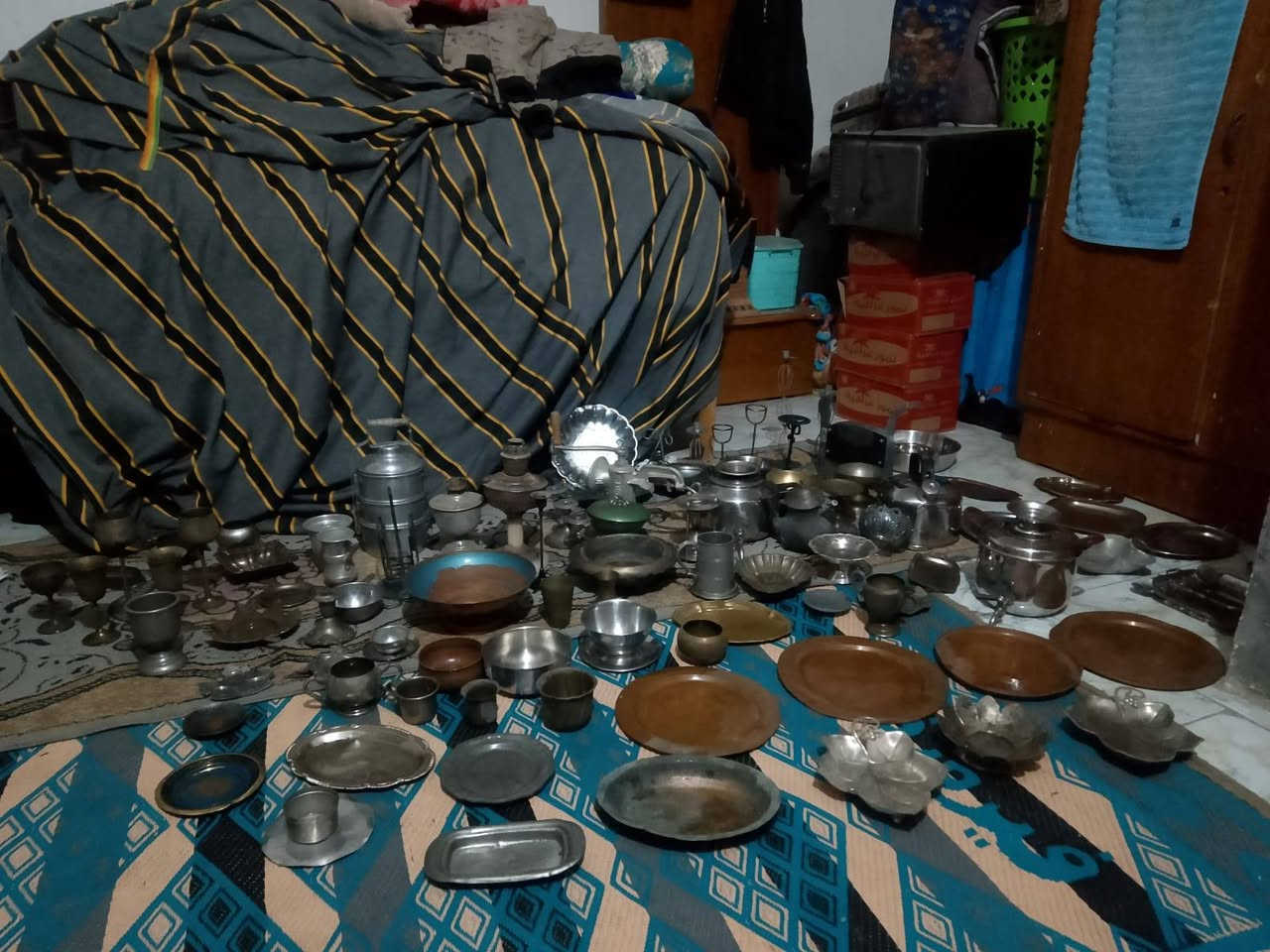 تحفيات للبيع شلع بيهم بل 100قطعه مكاني بغداد الشراي يتصل سعرهم 250 مالات جدي الله يرحمه ***********
