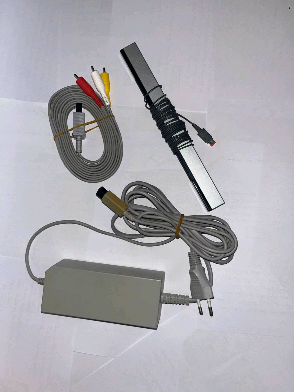 🎮 العرض الأقوى: نينتندو وي (Wii) بكج "فول ملحقات" وألعاب! 🎮
يا شباب، هذا العرض للي يدور المتعة والنظافة. جهاز Wii النسخة الأوروبية (RVL-001) الأنظف، مع كومة ملحقات وألعاب تخليك تشغله وتلعب مباشرة! ✨
💰 السعر: 70 ألف دينار فقط! 💸
(التوصيل مجاني لكافة أنحاء العراق 🚚🇮🇶)
تنبيه: السعر نهائي لأن الملحقات والألعاب وحدها تسوى أكثر من نص القيمة! 😎
💿 مكتبة الألعاب المرفقة (10 قرص!)
10 أقراص منسوخة. 📀🎮
🌟 الملحقات الإضافية (مفاجأة العرض):
ذاكرة SD بسعة 16GB: حتى تنزل عليها ألعاب . 💾🚀
فلاشة SD Reader: لنقل الألعاب من الحاسبة بكل سهولة. 💻
اليدات الأساسية: ريموت أصلي + ننشاك أصلي. 🕹️
الجنطة الوردية الأصلية: لمة كل الغراض وحاميتهم. 🎒🌸
📋 معلومات الجهاز:
الموديل: RVL-001 (يدعم ألعاب الكيم كيوب). 🎮
الحالة: نظيف جداً، قارئ الأقراص شغال 100%، ستيكر ماريو مميز. ✨
النظام: حالياً نظام المصنع (أصلي) وقابل للتهكير بسهولة بوجود الـ SD. 🛠️
📍 الموقع: الديوانية
📞 للتواصل: واتساب أو خاص على الرقم: ***********