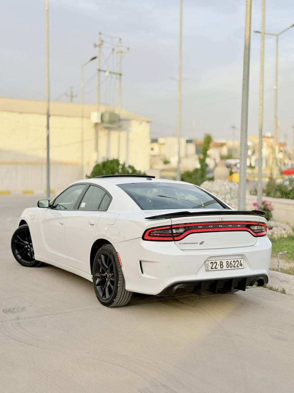 السلام عليكم جارجر موديل 2021 اصل محرك 3600 وارد امريكي فول مواصفات 1/1 SXT Plus ضررها كلش بسيط جامرلغ خلفي فقط رش بدون دواخل وصندوق تبديل بلادي  رقم اربيل  الدولي باسمي هزه سنويه كله جديد  فتحه سقف
بصمه تشغيل + تشغيل عن بعد + دخول ذكي
كشنات جلد حضن + كشن امامي خلفي تبربد + تدفئه
شاشه كار بلي كبيره رادار جانبي + حساس خلفي 
بعد بيها هوايه مواصفات السياره جديده وجاهزه من جميع النواحي
العنوان كركوك  مركز المدينة 
الموبايل 📱 ***********
السعر 220$ وبي مجال بسيط شراي يتصل ويدلل
