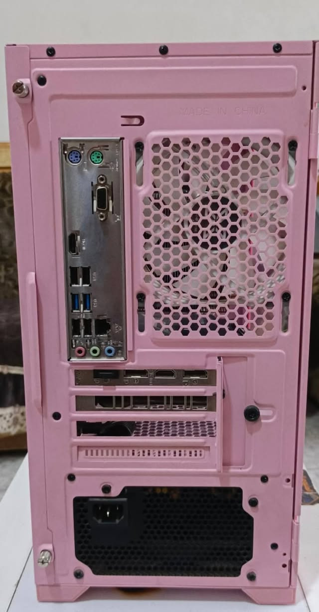 السلام عليكم شبابpc للبيع
المواصفات
RTX2060 سوبر
معالجi5 10400f
ram 16
التخزين واحد 500+واحد تيره

 ويها ماوس وكيبورد+ ماوس باد البيسي نظيف حيل  السعر 700 الف وبيها مجال التواصل واتساب ***********
