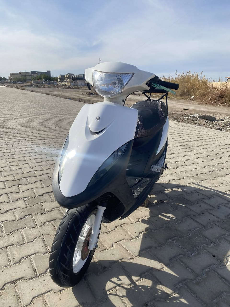 سلام عليكم
ماكس للبيع 
كاملا 
نقص بس اشاير او بريك امامي 
مكان محموديه 
رقم ***********
سعر ٤٠٠ بيها مجال
