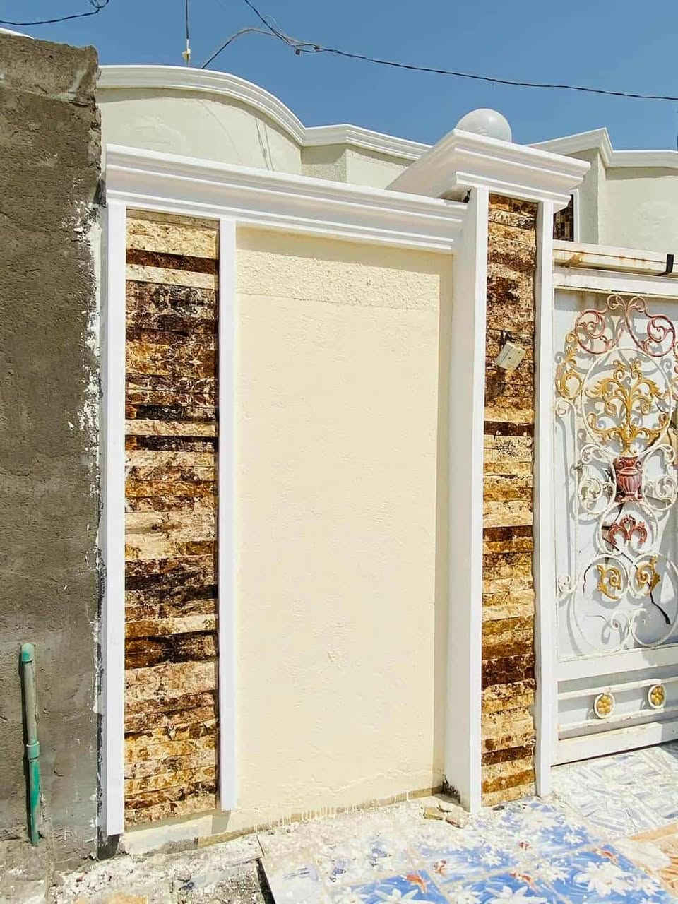 بيت زراعي  مساحه 250م  طابق ونص فرع ابو الماش زراعي مجاور اسواق حمزه يبعد عن شارع بغداد شطره 300 م بالجانب الأيمن في بستان حاج حسون حاج سلمان الشمري
مكون من غرفتين نوم 5في 4 
وصاله 8 في 4
واستقبال 7 في 4
مطبخ 5 في 4
صاله بالطابق الثاني 6في 5
ومجموعتين صحيه داخليه وخارجه
وكراج كبير
ارقامي
***********
***********
