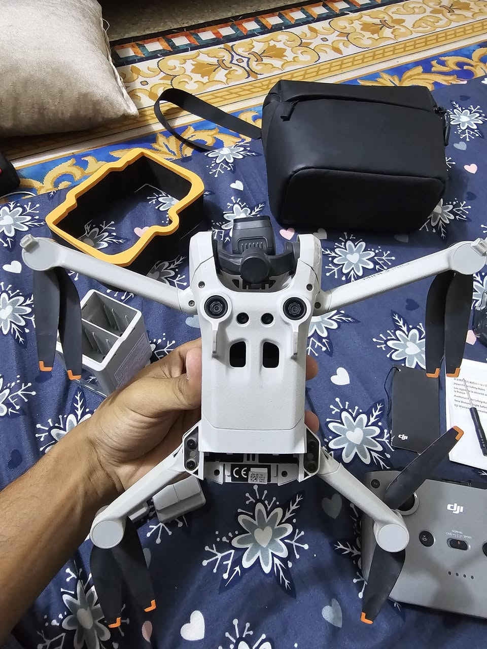 السلام عليكم
DJI mini 3 pro 
نظافة 90% بيها فقط هاي الطخه لبسيطة ومامأثرة على الدرون كفر وتكدر تبدلة .
ماداخلة صيانة كفالة 
شاحن ثنائي ابو شاشة سريع 
بطاريات 2 
جنطة وكارتون 
واغراضها كاملة 
تخم ريش احتياط
جويستك عادي 
سعر خاص او على رقم ***********
