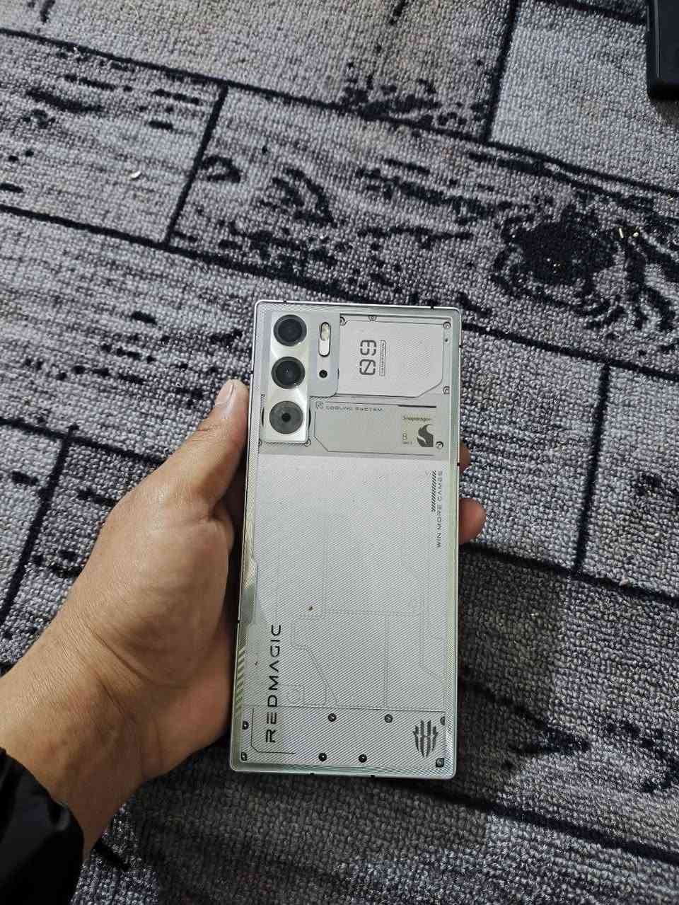 السلام عليكم ريد ماجك 9 برو نضيف ذاكره 512 
ملحقات كارتونه سماعات حافضه 2 شفافه والثانيه لا 
للبيع او مراوس 
مكاني بغداد ابو غريب 
تواصل خاص
وتساب ***********
