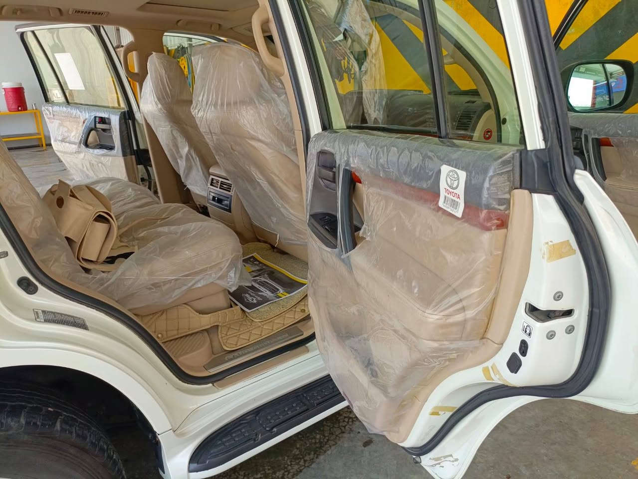 سلام عليكم ورحمة للبيع لاندكروز فول واحد على واحد بريم ماشي ٩٣ مكفول كفال عامه السعر ٤٣٠ وبيهامجال ***********
