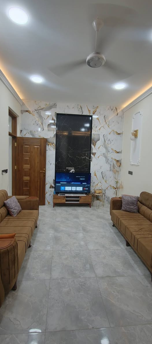 السلام عليكم بيت للبيع مساحه 100متر مربع ال 4000 قرب شارع 15 قرب مدرسة سامرة طابقين كامل فول بناء 2026 بناء درجه اولى 3 غرف النوم 3 حمامات استقبال كلشي واضح بالصور البيت بسمي ***********

