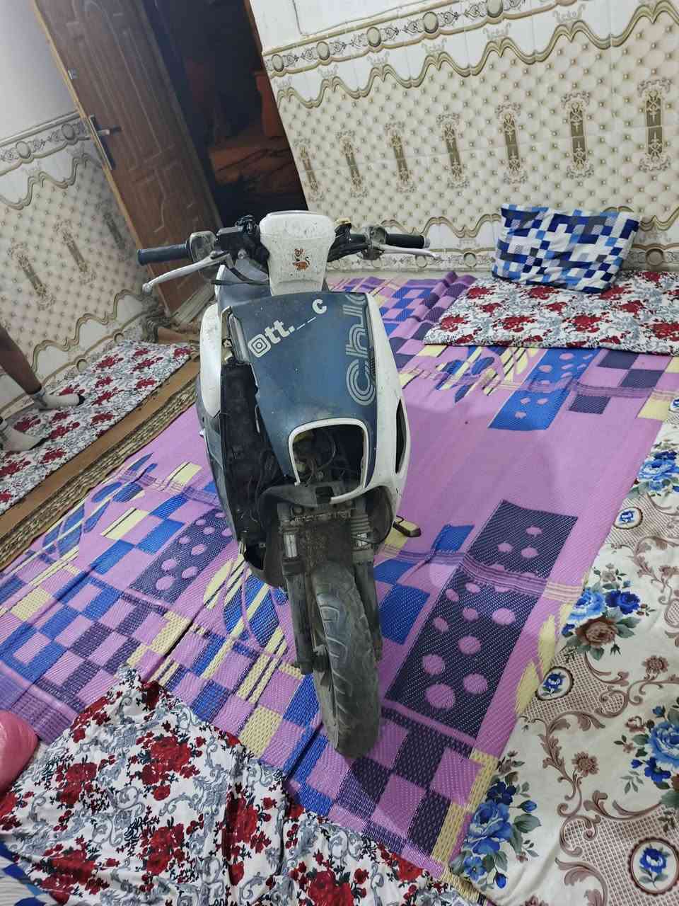 بوليس صيني نظيفه كلشي شغال كهربائيات كامله لا مجفتهه ولا شي ناقصهه بس كفر الكدام رايدهه ب400 مكاني البصرة الطويسه *********** مو شراي لاتعامل
