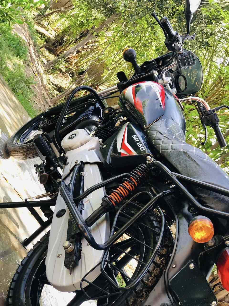 سلام عليكم دراجه بوكسر للبيع مكفوله كفاله عامه  شرط اي نقص مابيهه لمكان ديالى ناحيه السلام 
سعر مليون و150
اتصال ☎️ ***********
