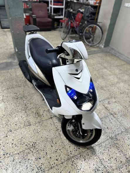 سلام عليكم فحل نوزل طلاعات كفاله عامه من كلشي ماشيه 34 الف بيها ويل نجمه وتايرات جلاتين بالجيس معروضه بواحد وربع 1250 ااف مكاني البياع للاتصال ***********
