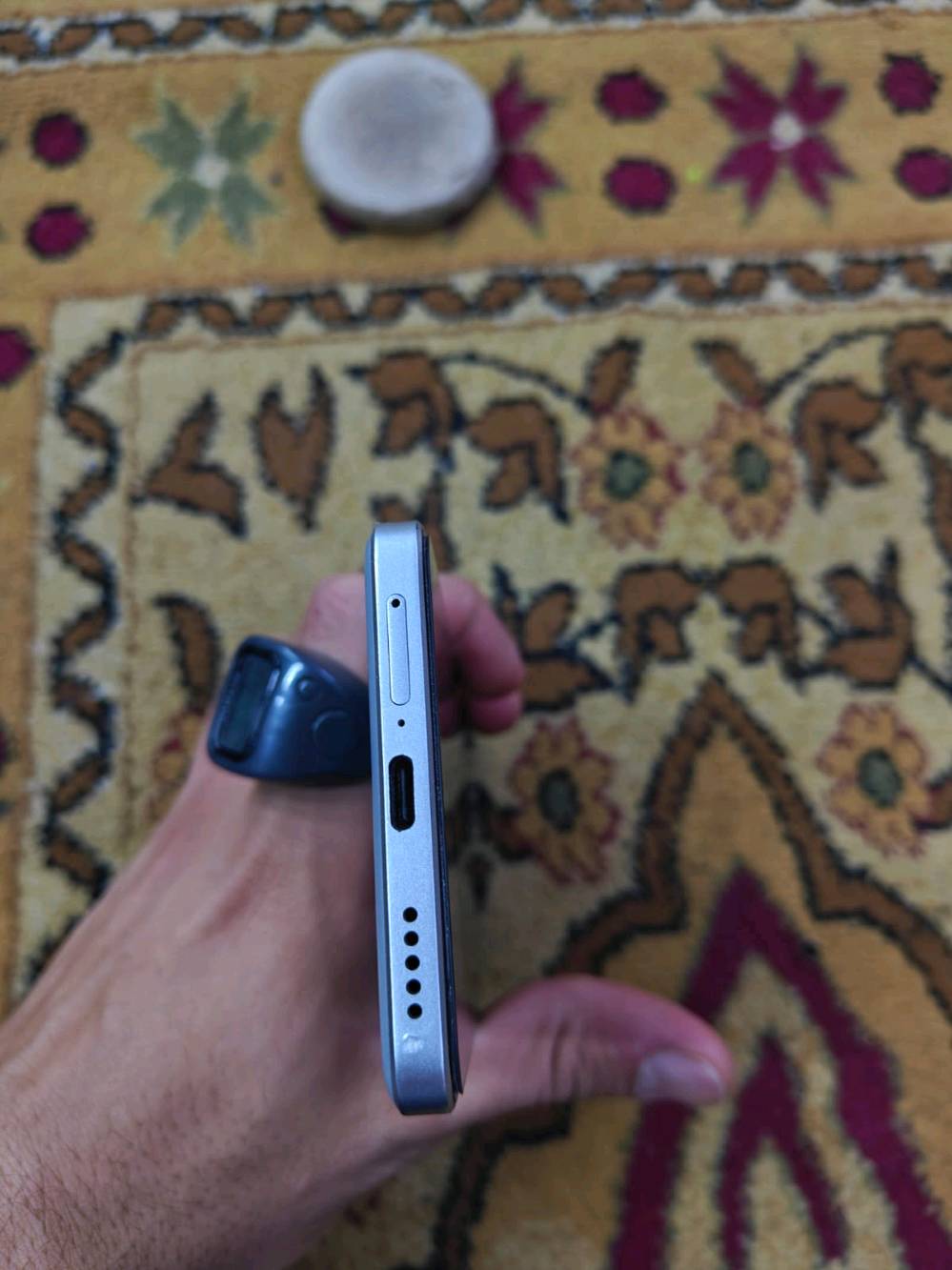 للبيع هاتف شاومي POCO  5G. الجهاز وبدون أي خدوش بي فطر بكامره مكروه مسافة القريبه كلش العنوان بصره حيانيه