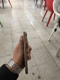 ايفون 15 برو ماكس ذاكره 256 شرق  اوسط لون تيتانيوم ضمان ماستر مع الكار...