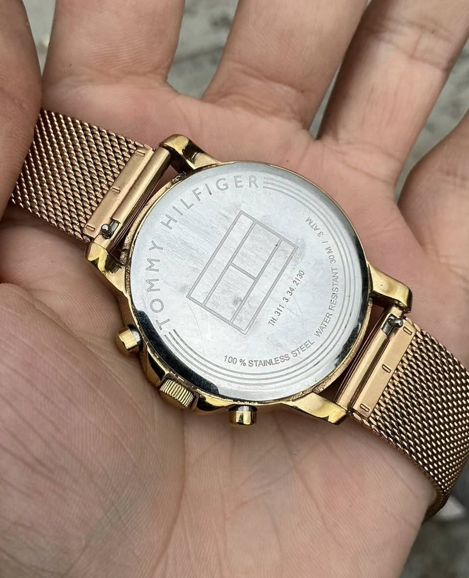 السلام عليكم ساعة تومي اصلي 
نظافة ممتازة
سناتر للتاريخ
عقارب فسفور
سير حصير مميز
قطر 38 40
ستانلس ستيل
85 الف


**إذا كنت صاحب هذا الإعلان وتريد حذفه لأي سبب، رجاءا أرسل رسالة إلى الدعم الفني**