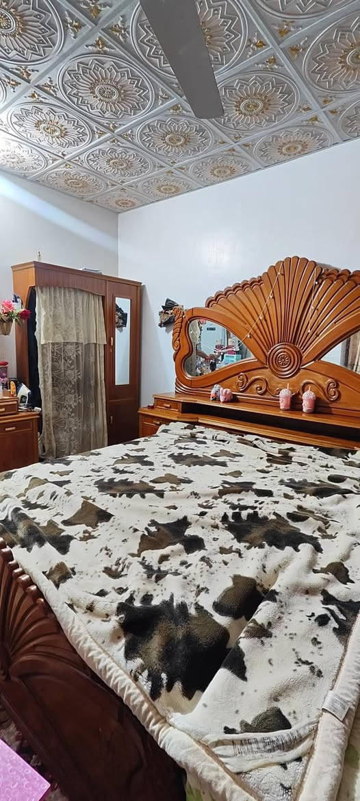 للبيع غرفة اخشاب صاج عراقي
مابيها ضرر
(٥) قطع

للتواصل
***********
