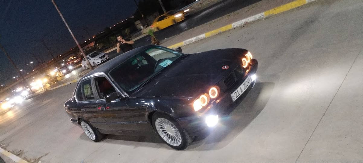 بدون ضربة كلين شرط الفحص BMW
موديل 1990
محدث بجم عريض  1990
رقم سليمانية تحويل وكالة 
 السنوية تسقط بشهر ال١٠ 
عليها غرامه ورقتين تنزل من السعر 
تبريد ❄ 
تدفئة 
 جامات كهربائية ٤
سنتر لوك 
كير ومحرك شرط 
بدون صرف ولابخار 
زينون شمسي 
اكسل حجم كبير تراي شرط ٢٠٠
 ورون ناصي 
ويل البينا 
كهربائيات شرط 
السعر55 $
الرقم 
***********
*********** كركوك, العراق
