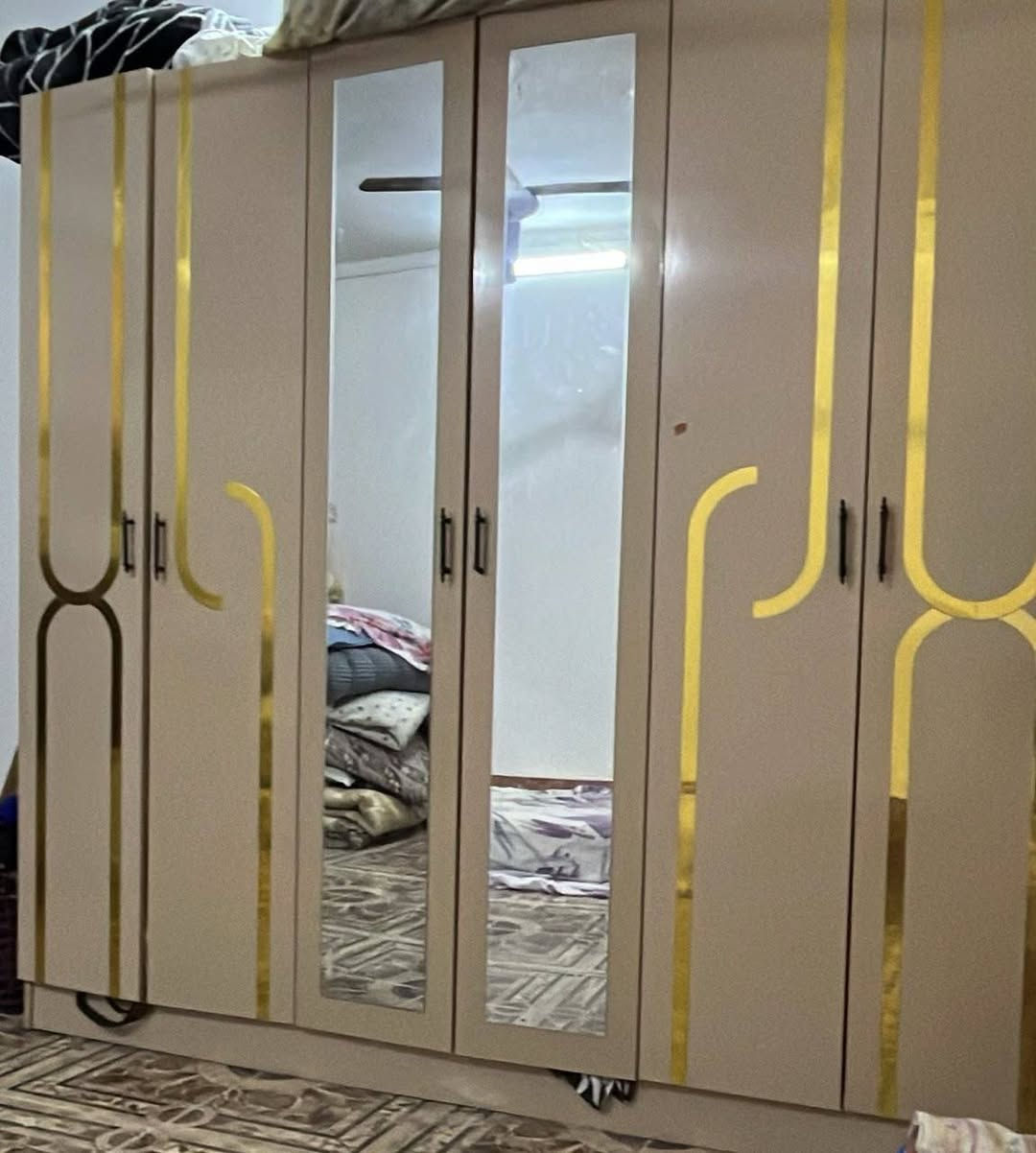 للبيع 
غرفة نوم.  نظيفه استخدام سنه  كنتور وجرابي عدد اثنين مفردة  وميز مرايه شويه بيه تصليح  السعر ٤٠٠  الف 
*********** النجف
التواصل على هذا الرقم للشراي فقط
