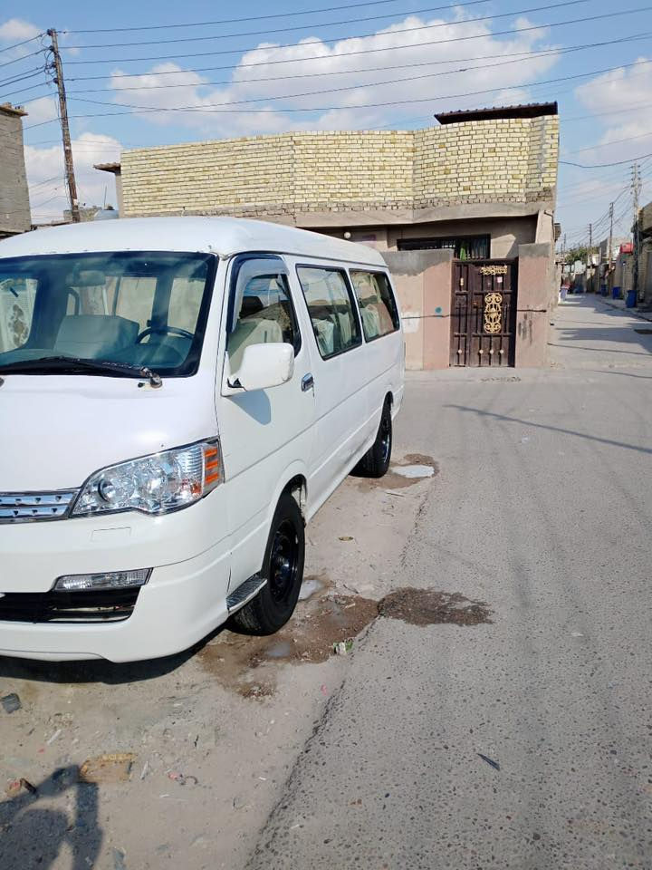 السلام عليكم اج وان مديل 2015 سياره لا ضربه صبغ قليل مكينه كير اكسن حداده كله جديد كفاله تخم تاير جديد اتصال ***********
