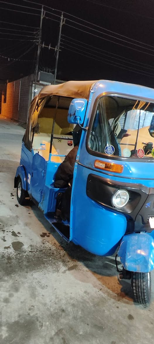 سلام عليكم تكتك 21 رقم وسنويه باجاج للبيع 
تكتك تخبل مناقصها اي شي تكتك كفاله بيد محرك مجفت على ايدي تجفيت شركه بل ذمه تكتك كفاله بدي لا ضربه ولا صبغ ولا معجون فقط بيهه خياسات سعر 7750 وبيهه مجال ممتواحد بل فيس ستفسار ***********
