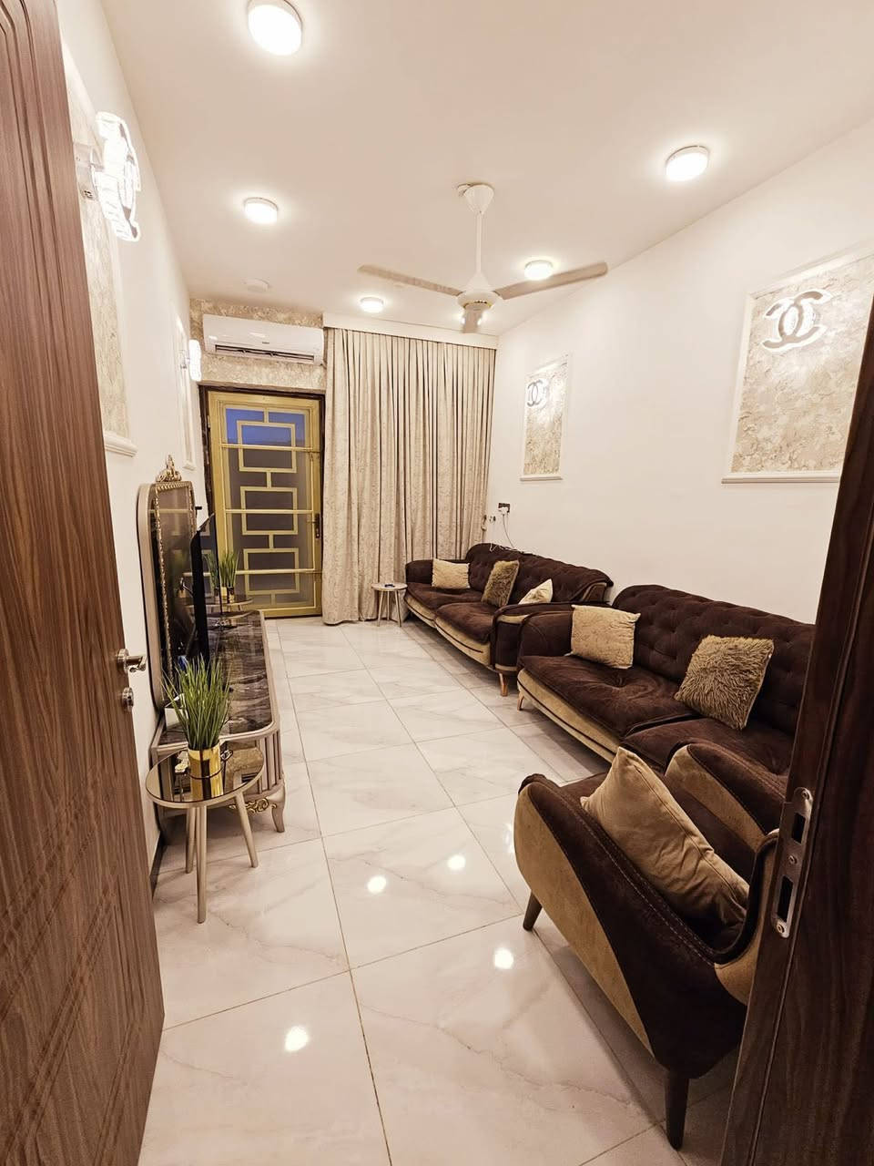 مكتب الزبيدي للعقار 🏠🏠
📍للبيع في الصليخ موقع راقي جدا 
المساحة 50 متر 🏗
الواجهة 3.35والنزال 15 
الطابق الارضي صالة ومطبخ وغرفة نوم وخدمات ومنور 
الطابق الاول غرفتين نوم وخدمات 
الطابق الثاني غرفة نوم وبيتونة وسطح 
عرض الشارع 10 متر💯💯
للاستفسار اكثر يرجى مراجعة مكتب الزبيدي للعقار أو الاتصال على: 
***********📞📞
