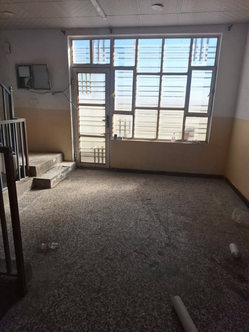 شقة.للايجار طابق ثاني سايدين الشهداء عروبه بناء جديد ونضيفه الشقه ***********
