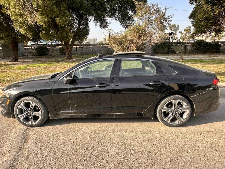 السلام عليكم
K5   EX للبيع 
ماشية 11 ميل 
فول مواصفات 
بصمات عدد 2 
1.6 T 

والحادث مثل مموضح بالصورة 
السيارة داخلة بكتاب شهداء والوكالة بأسمي  
للاستفسار على الرقم
***********
