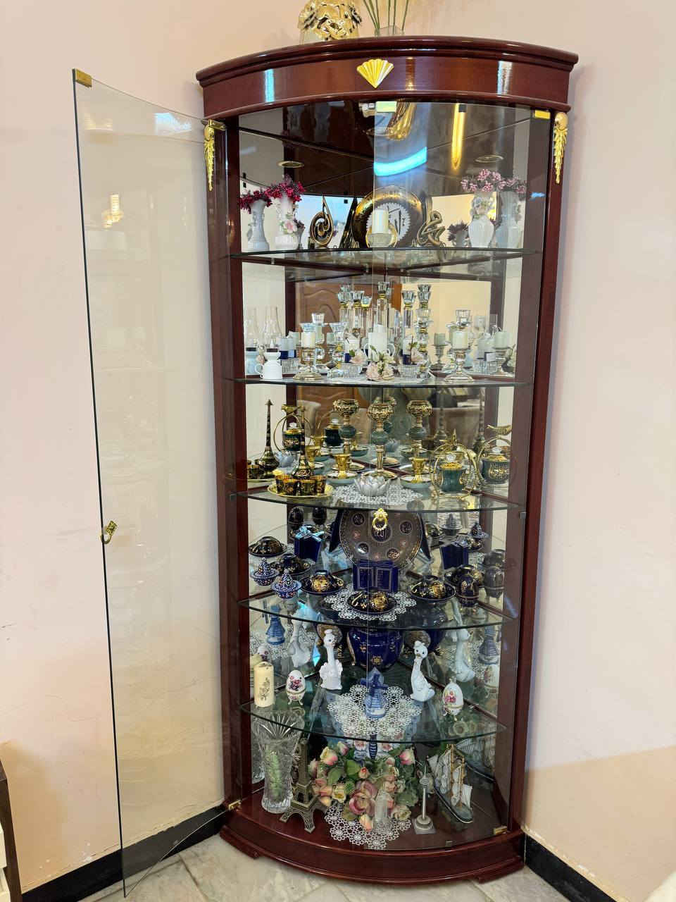 السلام عليكم 
بوفية للبيع لغرض التبديل نظيفة جدا مابيها اي عيب ولا اي كسر ظهرها مراية فالغراض تطلع كلش حلوة بيها سعرها ١٥٠ الف للتواصل ع الخاص او الرقم
***********
