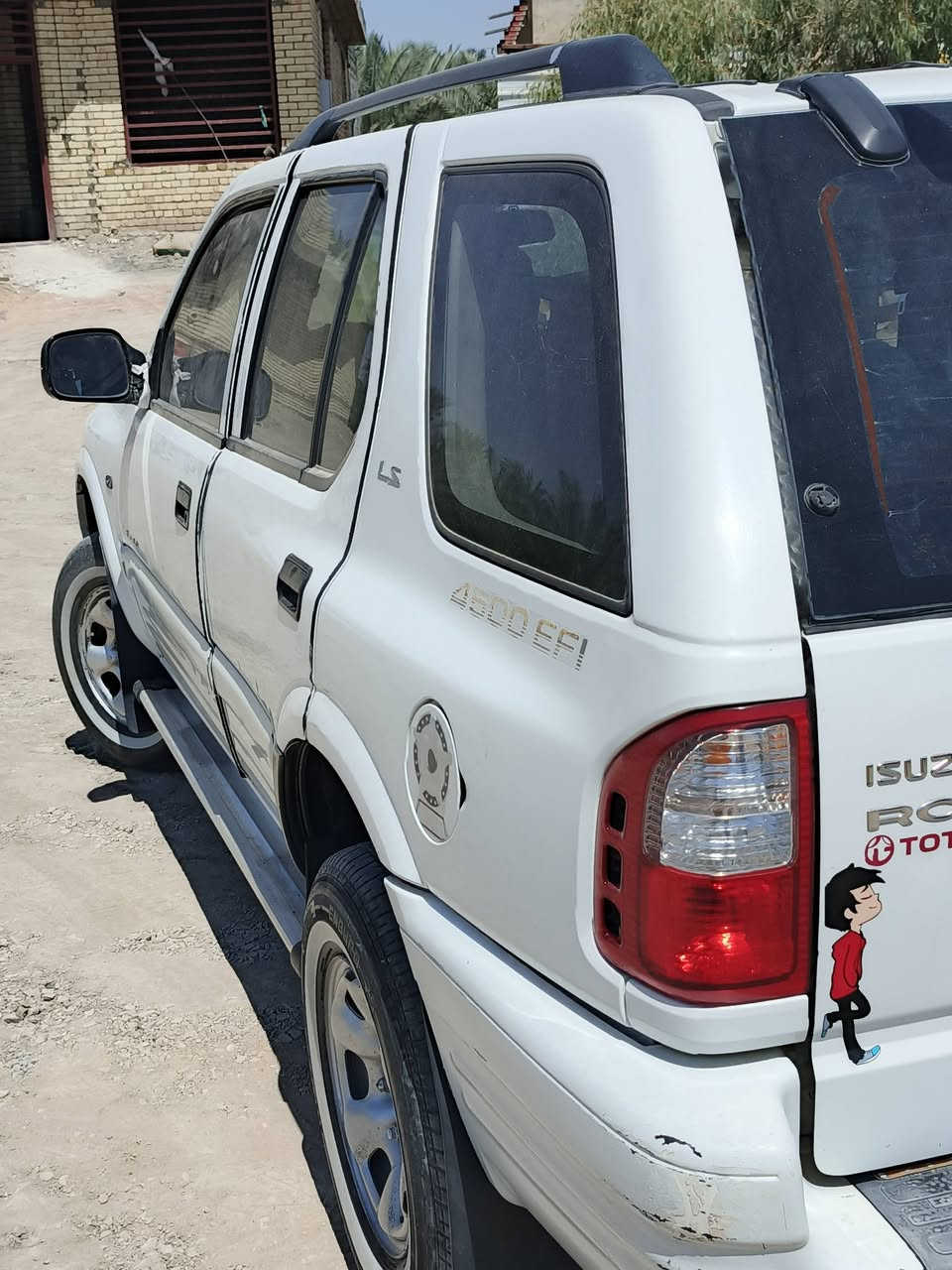 السلام عليكم سيارة أزوزه ياباني للبيع موديل 2000 السعر 65 وبيه مجال *********** سياره جاهزه مانقصها شي
