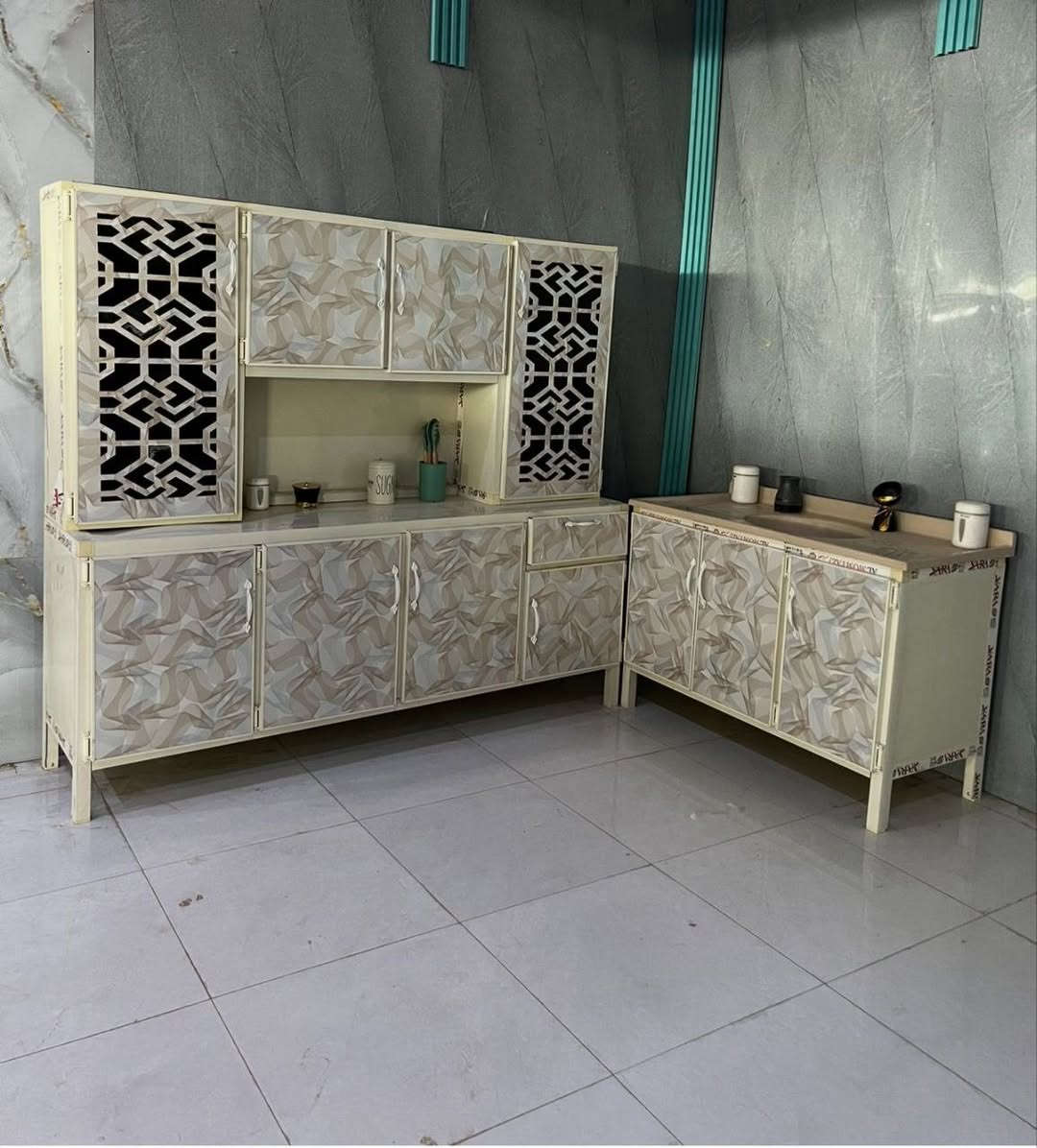 تشكيله مَـטּ الكاونترات المنيوم والخشب mdf
مع سنك مرمر 
اختار الموديل ودزه النا ؏ خاص 

متوفر عده الوان مختلفه وقياسات حسب الطلب 
متوفر توصيل بغداد مجاناً 
توصيل محافضات متوفر


**إذا كنت صاحب هذا الإعلان وتريد حذفه لأي سبب، رجاءا أرسل رسالة إلى الدعم الفني**