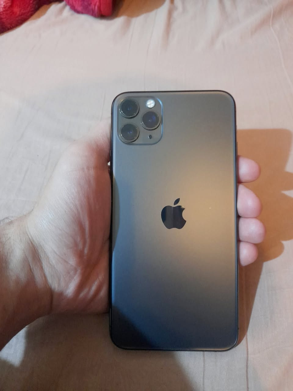 ايفون 11 برو ماكس وتربروف بلادي مكفول من التبديل البطاريه 82 السعر على الواتس *********** المكان بصرة
