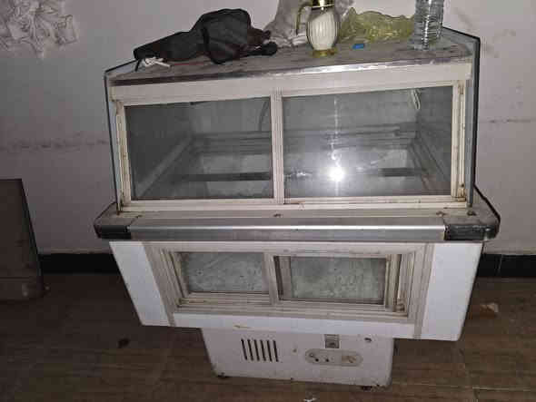 سلام عليكم.  اغراض مطعم للبيع كلش نظيفه  ***********
