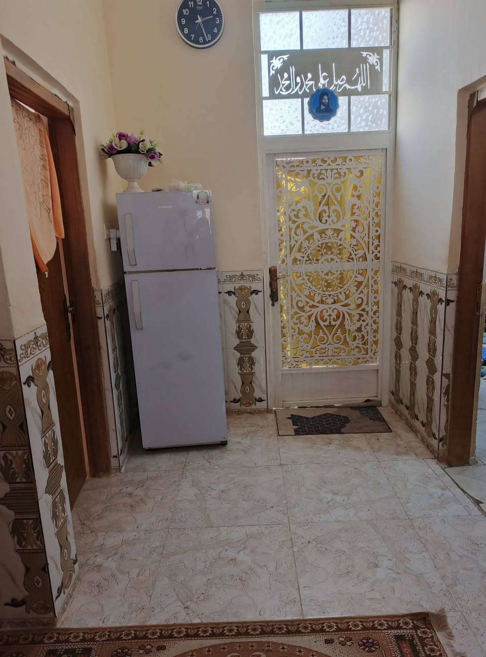 السلام عليكم  بيت للبيع زراعي مساحه 200 منطقة السراي قرب حسينية القرأن الناطق
متكون من مطبخ وصاله وديوانيه وصحيات وغرف ثنين ومناور ثنين
***********
