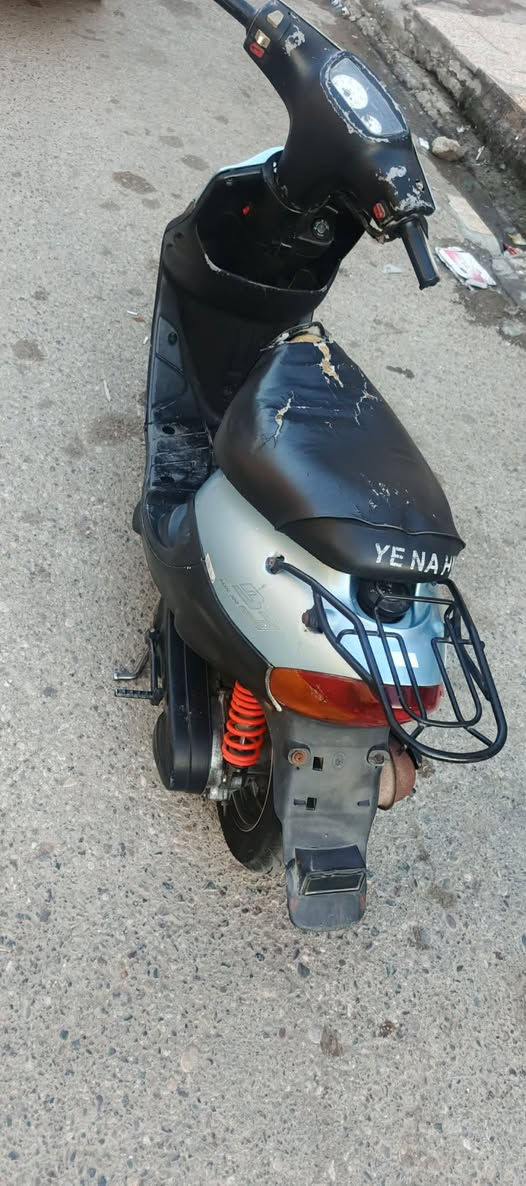 ماطور بيجو 9زروف للبيع سلف شغال ما مفتوح مابيه صوت اكسن وايرمنيه كهربائيات شغاله كوله  السعر 350 موصل وادي حجر  ***********
