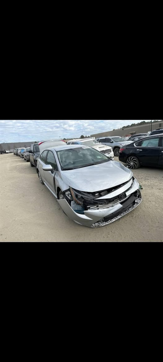 السلام عليكم سياره كورولا للبيع موديل 2021 سياره معوقين راعيها بل كوت حادثهة بدون دواخل الاستفسار الرقم ***********
