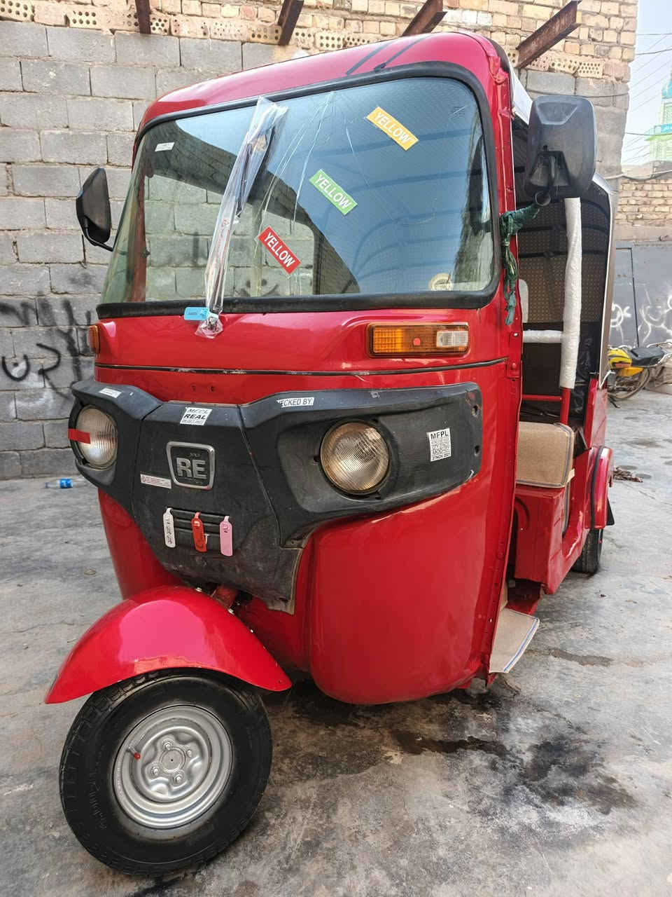 السلام عليكم تكتك للبيع موديل 2018 بيه مكينه مال 20  مصبوغه لجماليه فقط المكان كربلاء ام داخلي اوراق مو رقم  سعره 3 و.  600 وبيه مجال رجان لا طب خاص ما جاوب ***********
