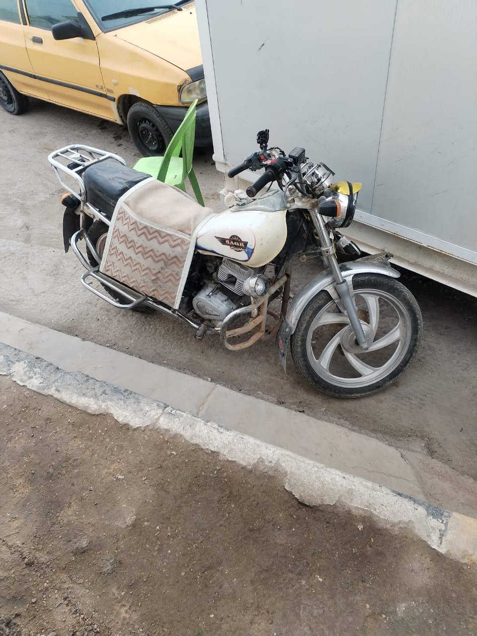 السلام عليكم دراجه جوندا البيع 2016 نكره سلف  كهربايت جداد التيرات هنه ويلتهن جداد توني شادهن اوراق اصولي بسمي  السعر 350 وبيهه مجال بصيط حك الجيه المكن كربلاء الشريعه *********** واتساب
