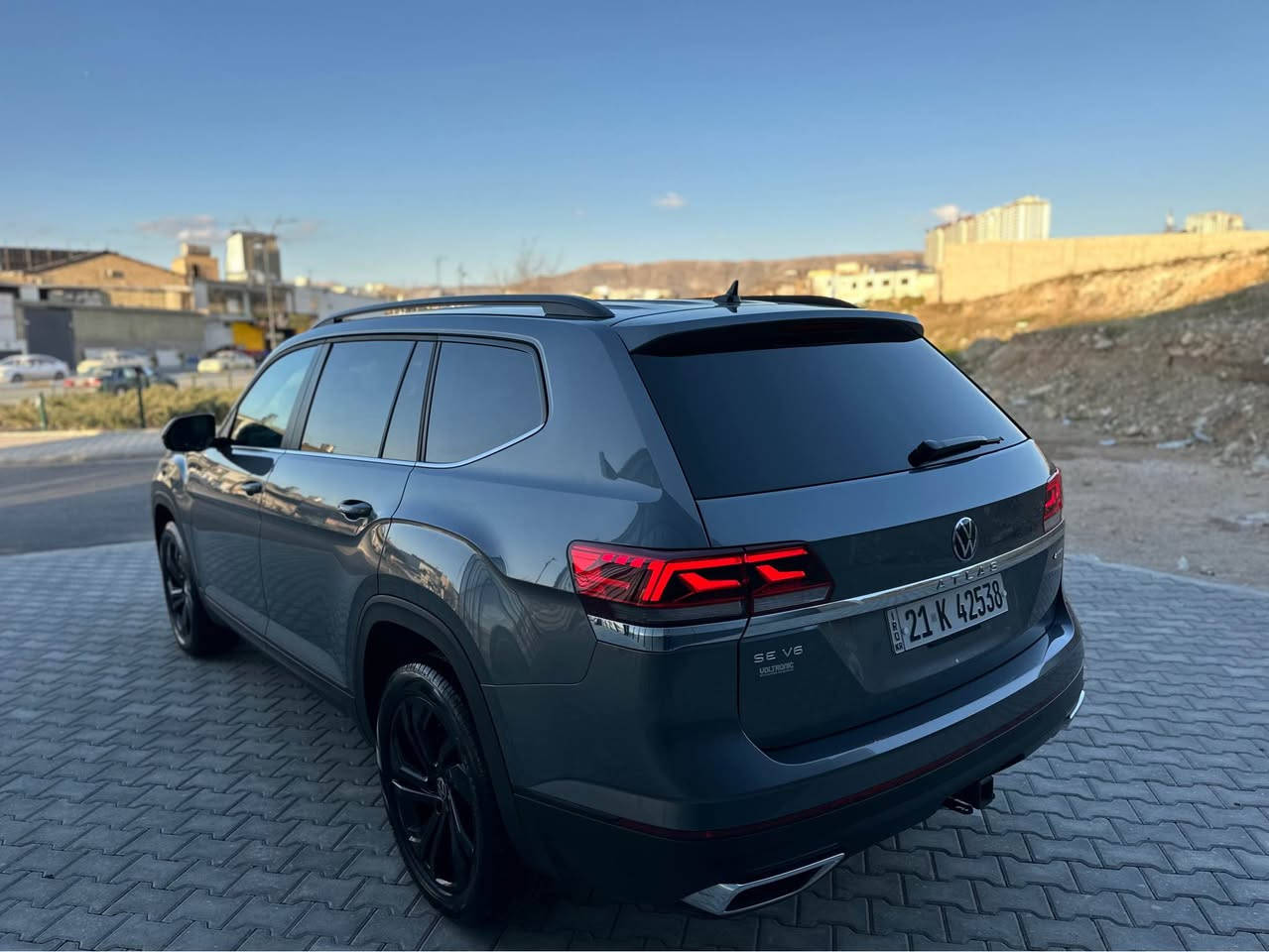 سلام عليكم

فولكس واگن اطلس 2023🇺🇸🇺🇸

السيارة بيهة دعامية امامية صبغ بدون صبغ بدون تبديل ايرباك استيرن طاك فقط 

مكان السيارة سليمانية 

محرك ٦ سلندر 

مواصفات SE
شاشة جبيرة 
كاميرا 
رادار ٣٦٠ درجه 
حساس ٣٦٠ درجه 
شحن وايرليس 
گيج الكتروني 
كشنات هيتر 
كشنات جلد لونين 
كشنات كارباء 
بردة جامه خلفية 
صندوق كارباء 
تبريد قطعتين 
فور ويل 
انظمات قيادة 
هندربريك بصمة 
بصمة بصمة ابواب 
تشغيل عن بعد 
لايتات ليد 
بگلايت ليد 
دشبول صاج 
امراية هيتر
٧ راكب السيارة 
 ماشية ٣٥ ميل

السيارة كلش جديدة و حلوة بلواقع هم 
كير ومكينة كله مكفول بدون اي عطل 

سعرة ٢٥٥$ بي مجال 

رقمي *********** السليمانية, العراق
