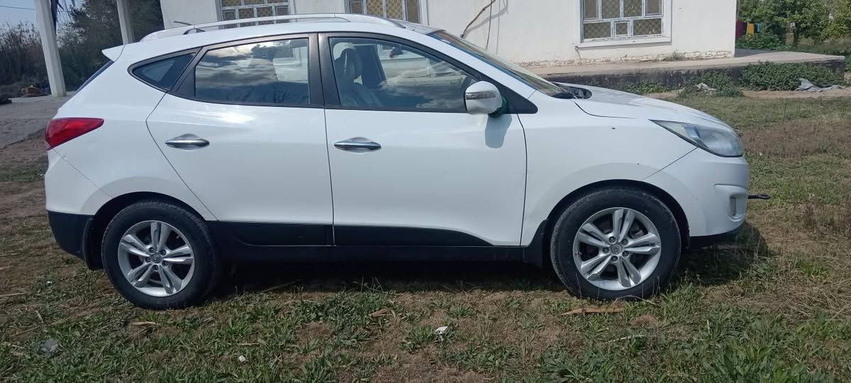 سلام عليكم. توسان ٢٠١٢ سياره حلوه رقم سليمانيه جديد دولي بسمي تريد تحويل تريد وكاله سياره جاهزه تخم تاير جديد باتري جديد صدر جديد تحويل مباشر سياره بيها جاملغ عكس السايق مبدل للتواصل خاص او *********** او *********** او بيهن وتساب مكان السياره بابل
