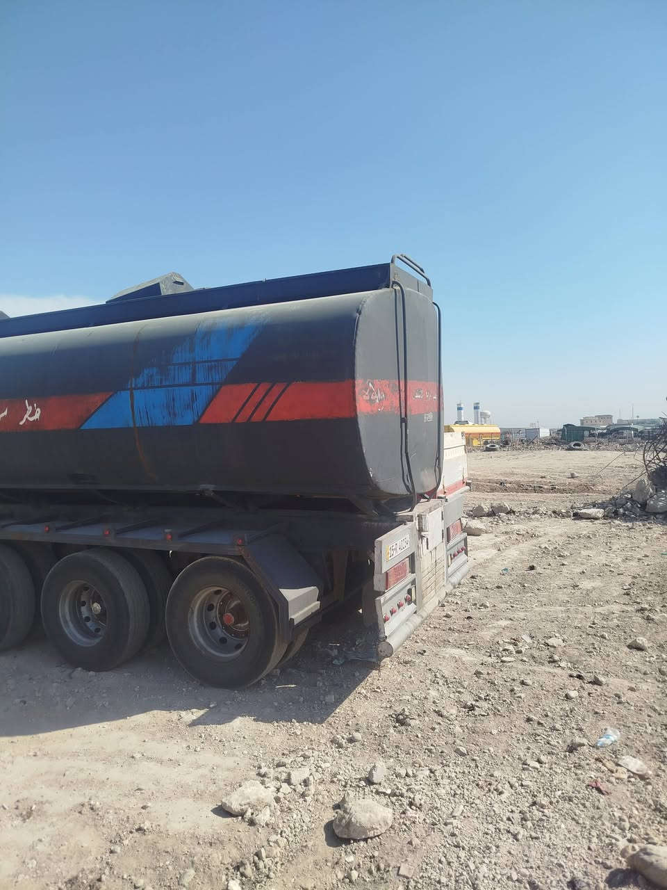 للبيع جاهز شرط تحويل سياره بسمي  محرك كير اكسل طخم تائر بطاريه جديده حموله اسود 38   41
بيها برقيه تصريح يعني من كل نواحي جاهز وشرط 
***********  شراي يتصل
