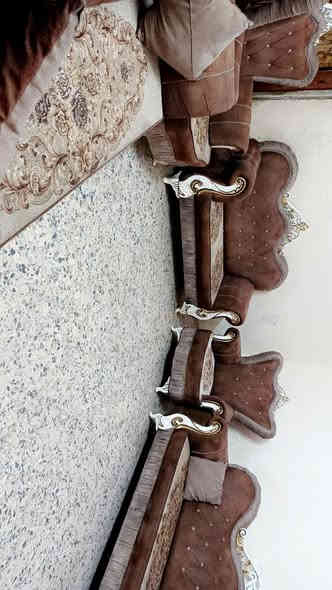 تخم 10 مقاعد ملكي نضيف جدا تكمه سعر 300 وبي مجال مكان بياع يوجد توصل بكروه رقم يوجد وتساب***********
