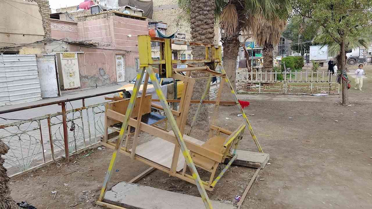سلام عليكم
لعبة سفينه للبيع 
السعر 300 وبيها مجال 
عنواني بغداد الشعلة 
رقم الهاتف : ***********

