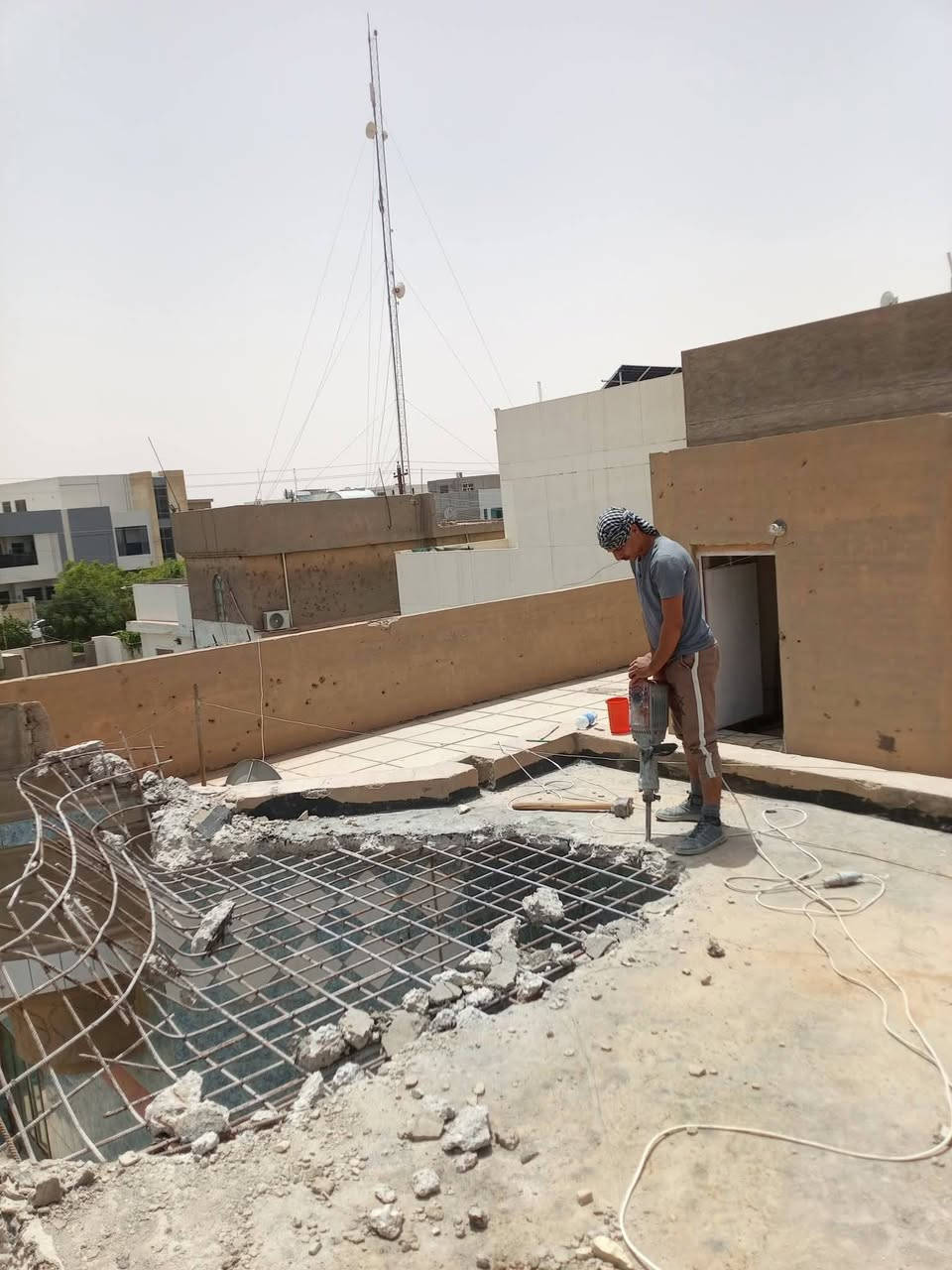 سلام عليكم  / يوجد كادر عمل جاهز/ تصعيد مواد/ تنضيف بيوت/ تفليش/ تكشيط/ تنضيف حدائق/ دفن نهري  / شقلنه ليل ونهار   /ومعداتنه جاهز/ ماعليك بس تصال على رقم  /     *********** /
