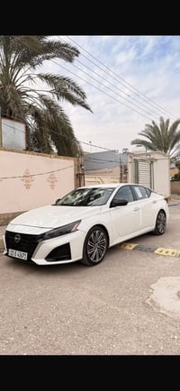 التيما 2023 الفئه/ SV فول مواصفات رقم سليمانيه  السياره جديده كلش  وار...