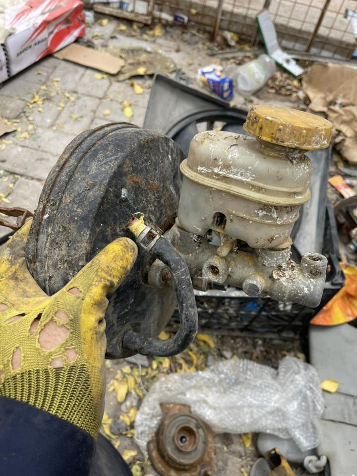 غراض للبيع
الباب ب20 قفل قفل 
السلف15 قفل قفل
العينه 15 قفل قفل
عبار ودبه بشرط 20 قفل قفل
مجمع ستيرن كامل مكمل جوزه ويدات اشاير 30 الف 
الدشبول 40 الف كامل مكمل  
مكاني بصره  الاتصال ***********
