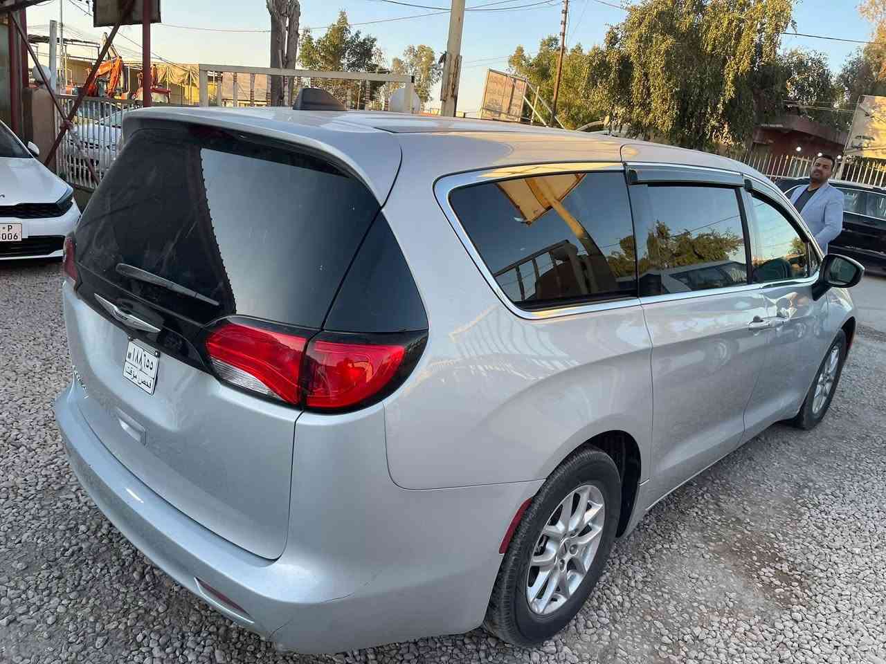 كلايسلر باسفيكا ( فيوجر ) 2024  بدون رقم 
فول مواصفات بدون فتحه 
بصمه 
ابواب كهرباء 
جنطه كهرباء 
شاشه كار بلي 
كشن كهرباء 
حادث فقط سرقة دعامية بدون ايرباك بدون دواخل 

السعر / 198$ ورقة  
مكاني كربلاء المقدسة 
 
***********
