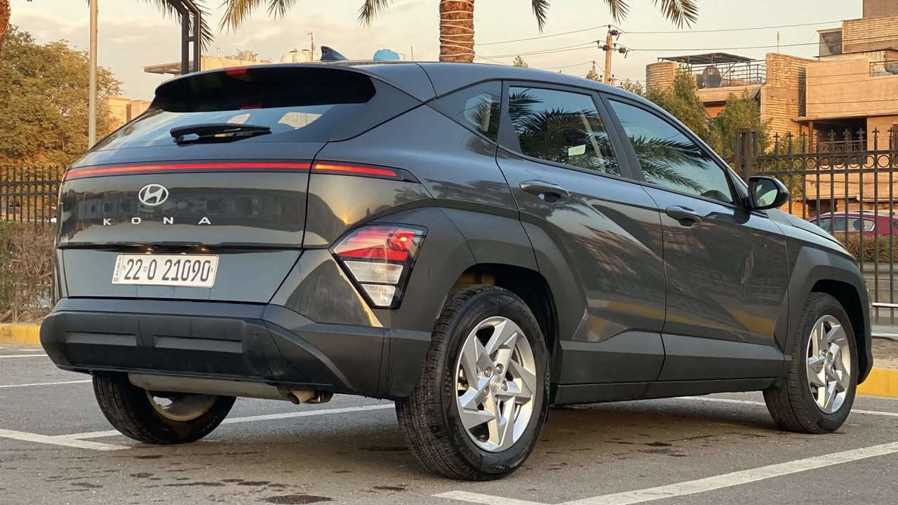 السلام عليكم : للبيع فقط
كونا : موديل ( 2024 ) 
ماشيه : 7 الف 
لون : رصاصي ( نفطي ) 
ا———————————————
حادث : طعجة بحافة البنيد 
بدنه / براكيت / راديتر / تبريد : على وضع الشركة 
رقم : اربيل / تحويل ، وكالة : موجود 
ا———————————————
مواصفات : 
بصمة / تشغيل عن بعد / شاشة كبيرة / 
عداد ديجتال متصل / رادار امامي / وجانبي / 
ويل كب / توقف ذاتي / اطفاء عند الاشارة / 
وبعد بيها مواصفات ……… 
ا———————————————
السعر : 177 وبيها مجال بسيط 
موبايل : *********** 
مكاني : بغداد
