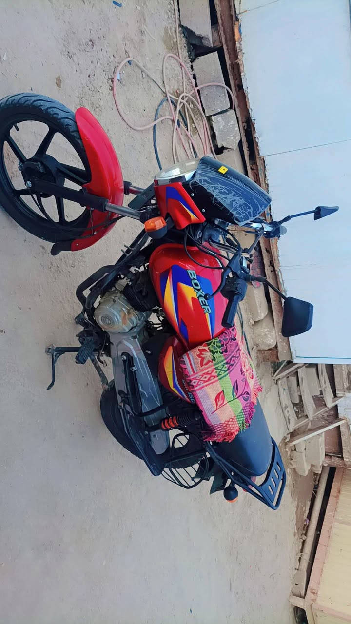 السلام عليكم  بوكسر للبيع موديل 23اوراق اصوالي مكينه  ما مفتوحه كفاله عامه الدراجه نضيفه شوفت عينك كهربائيات كله شغاله مكاني اطوريج ***********
