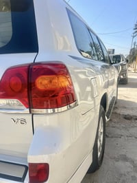 لاندكروز موديل 2014 ماشيه 198  رقم بغداد ب اسمي السياره  سنويه منافذه ...