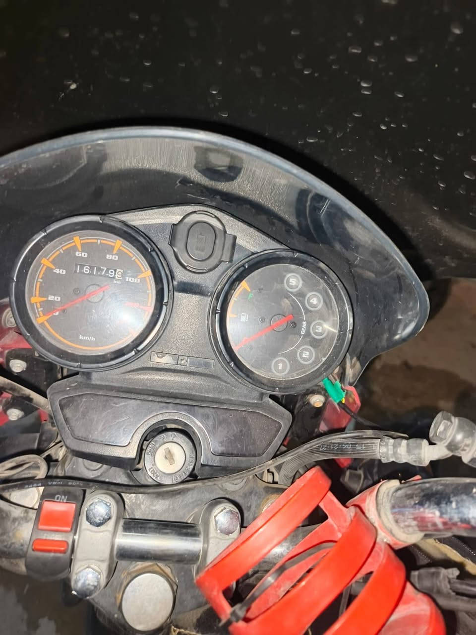 السلام عليكم دراجه بوكسر للبيع موديل 20 كفاله عامه دراجه كهربائيات جاهزه مقفول شاصي در هزه جديده تحويل ثاني يوم الشراي يتصل على هذا الرقم ***********
نقصها تبخر السعر مليونين ونص وبيها مجال حق الجيه
