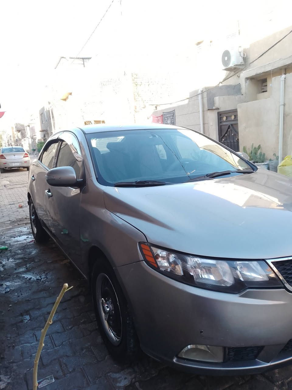 السلام عليكم سياره فورتي موديل 2010 للبيع وارد امريكي سياره كلهه ليبل واحد مصبوغه حزام للجماليه كير محرك جدد تخم تاير جديد صدر امامي خفي جديد سياره جاهز مابيها نقص تحول جديد هزه جديده سياره مابيها نقص مكفوله من السريع والتبديل مصبوغه حزام بسبب الجرائد السعر 83 بيهه مجال بصيط العنوان المنصور سامع اللقاء اسياره احلى من الصور الرقم ***********
