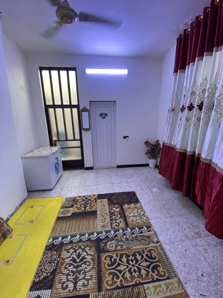 مشتمل ركن للبيع حي البتول شارع ابو ثلاجات المساحة  ٦٠ الواجه ١٠ نزال ٦ السعر٢٠ بي مجال قليل ***********
